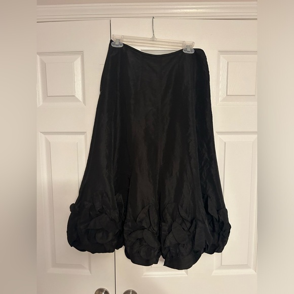 KM Collections Skirt - Picture 1 of 4